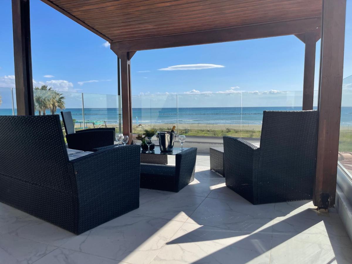 Beachfront Villa - Dasaki Larnaca Esterno foto